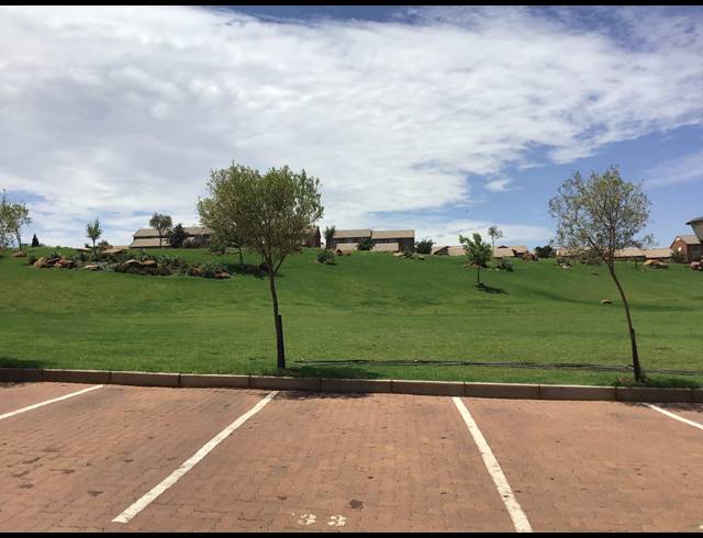 2 BEDROOM APARTMENT FOR SALE IN MOOIKLOOF RIDGE